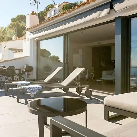 Minimalist House With Breathtaking Sea View Apartment